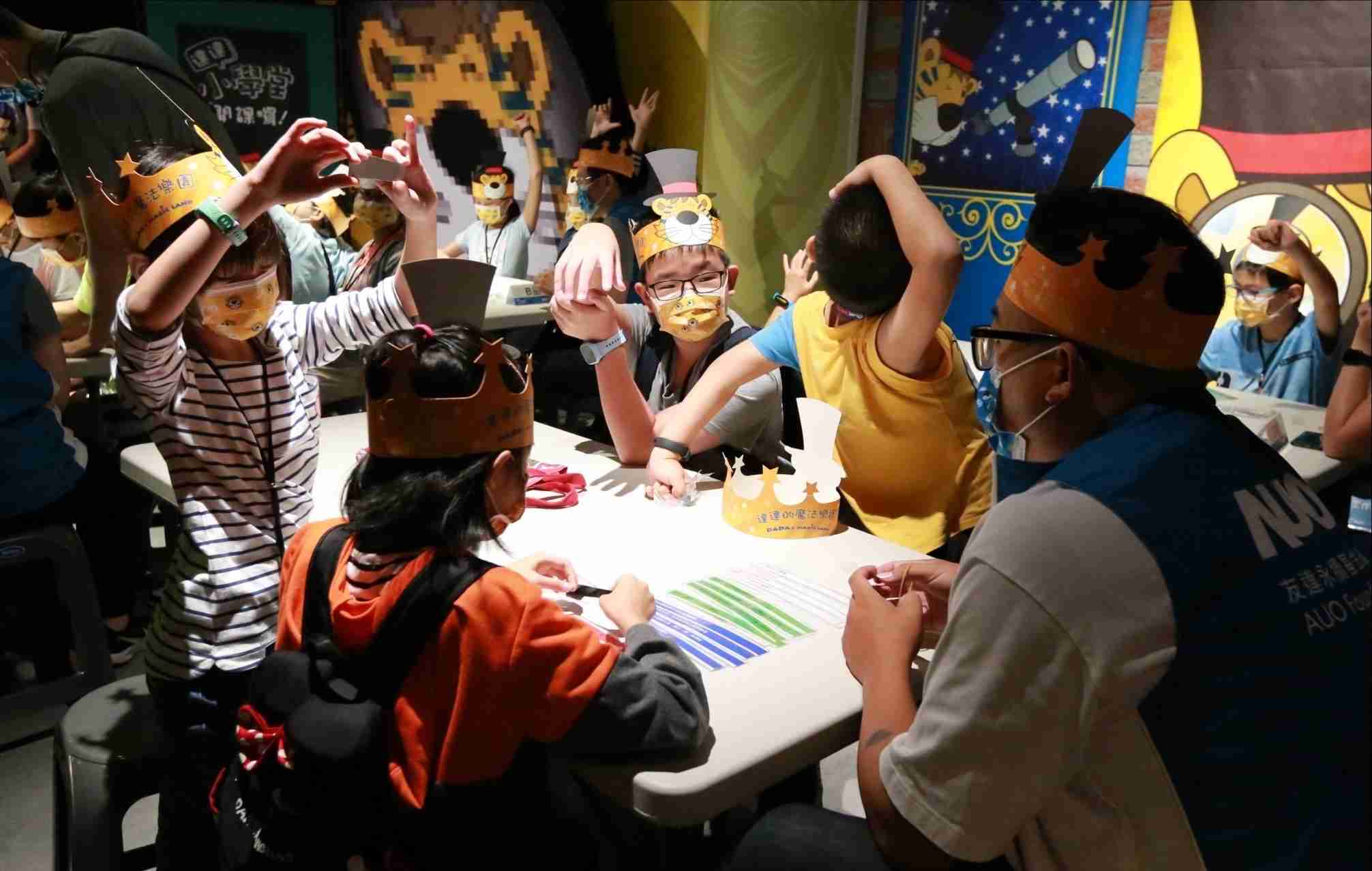 人生就是博以永续理念推动全人教育计划，，，内外结盟储备科普教育人才，，荣获亚太永续行动奖社会共融面的金奖肯定