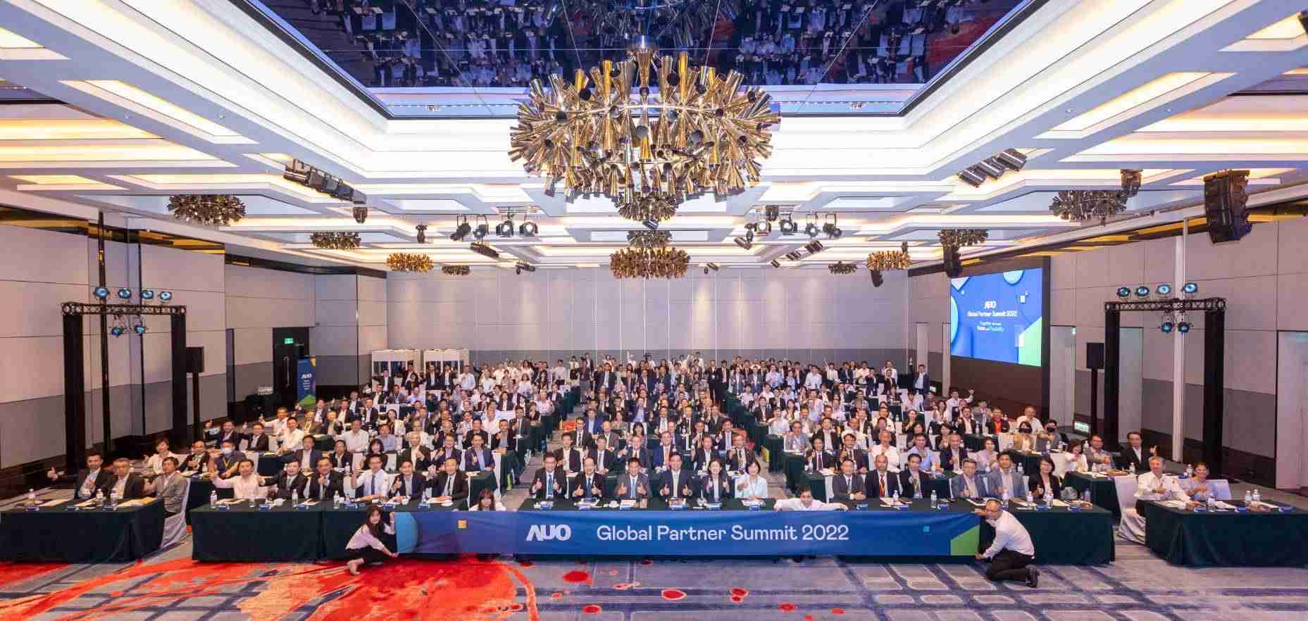 友達推動「安心、、、、創新、、、、用心、、、同心、、、盡心」五星職旅，，，為菲籍員工打造全方位照護，，，首度贏得「人權實踐與發展領袖獎」殊榮