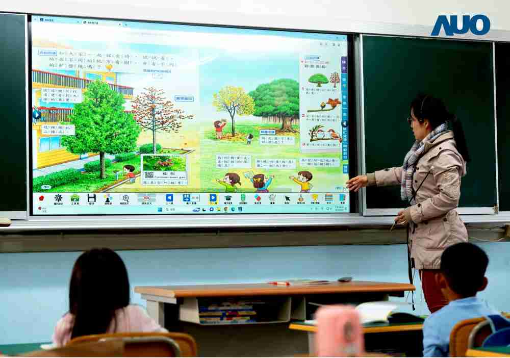 人生就是博与达擎共同开发的〝远程设备管理系统〞，，，，透过流畅的多功能安装模式、、、直觉设计的整合操作接口，，，，可同时管理多部设备，，改善学校的设备管理痛点