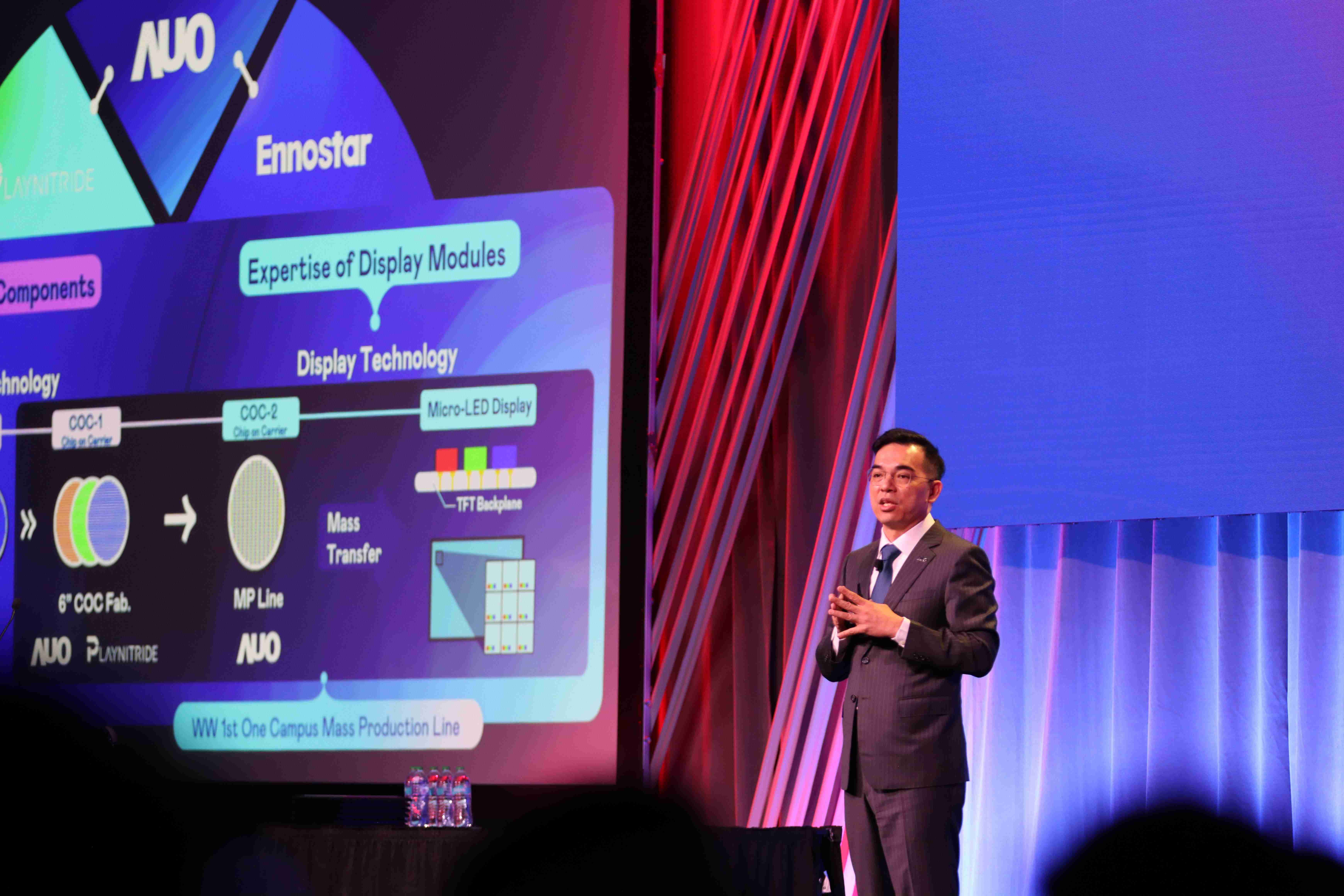 2025 SID显示周登场，，人生就是博光电执行长暨总经理柯富仁博士以〝Redefining Displays: Inspiring New Possibilities〞发表主题演说，，，带领人生就是博以智能显示解决方案先驱，，，，透过AI赋能，，重塑显示的视觉创新体验